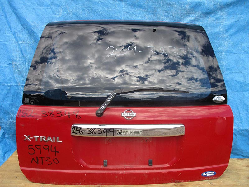 Used Nissan  TRUNK MOULDING